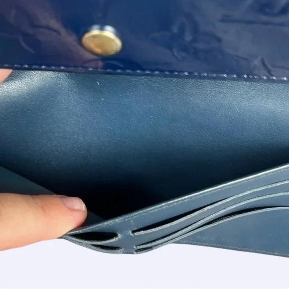 Louis Vuitton Sarah Wallet in Amarante Vernis Leather – Full Inclusion - Picture 8 of 11